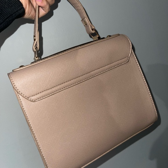 Elegant Beige Handbag with Bow Accent - Picture 2 of 4